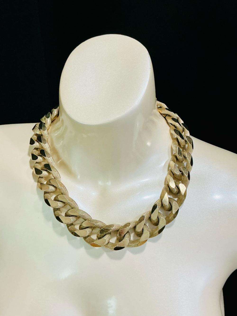 Chunky Cuban Gold-Tone Chain Necklace Festival Bohemian Casual EUC Classic - Picture 6 of 13